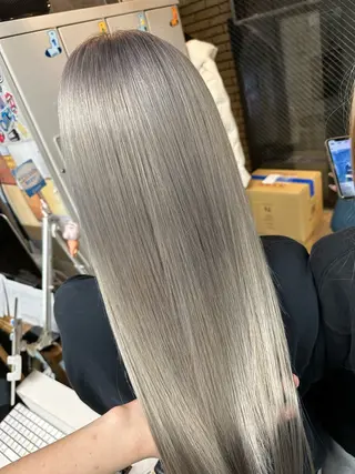 ロング 難波ブリーチカラー 伊藤洋輝のヘアスタイル