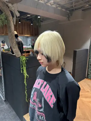 ショート カラー レイヤーブリーチ特化 ホワイト専門/岸のヘアスタイル