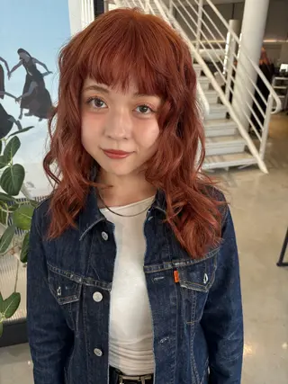 ミディアム カラー tomo🍒パーマ ハイトーン似合わせのヘアスタイル