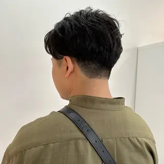 ショート メンズ センターパート/ニ ュアンスパーマのヘアスタイル