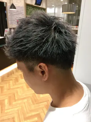 メンズ Kobayashi ハイライト/ショートのヘアスタイル