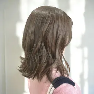 ミディアム ユイナ 🕊NaVI ベージュ/透明感のヘアスタイル