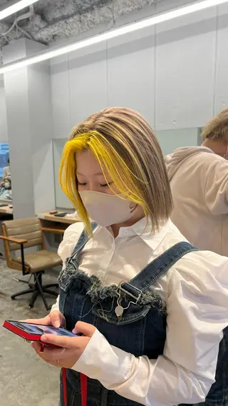 ショート カラー SALOWIN柏Suite所属・ブリーチ毛の縮毛矯正 ハイトーン/岡本智樹のヘアスタイル