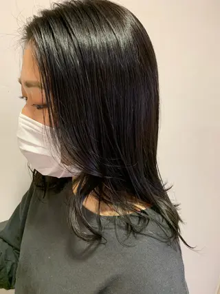 ミディアム カラー 寺尾 綾乃のヘアスタイル