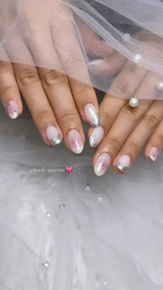 ネイル 𝑬𝑹𝑰𝑲𝑨 𓂃🎀𓈒𓏸のネイルデザイン