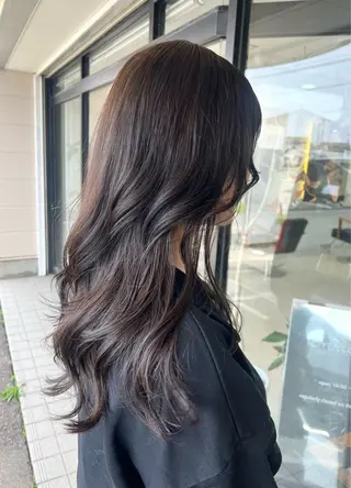 ロング カドムラ モエのヘアスタイル