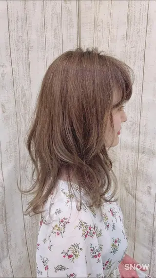 セミロング カラー 池田 恵久美のヘアスタイル