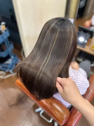 セミロング カラー 由谷 祥伍のヘアスタイル