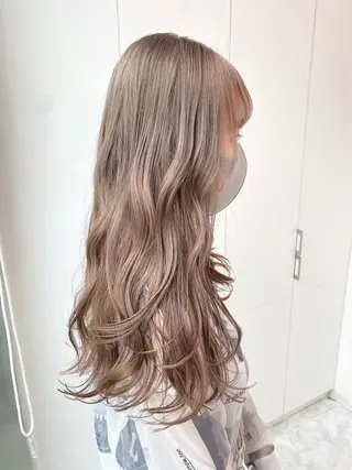 ロング カラー ミルクティーベージュ 🤍Yumeのヘアスタイル