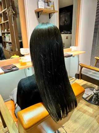 ロング カラー ツキダテ ユイのヘアスタイル