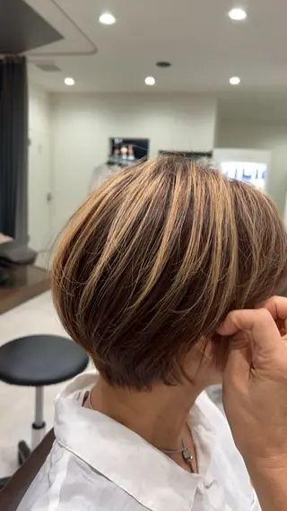 ショート カラー .HARRISS所属・中司 愛理のヘアスタイル