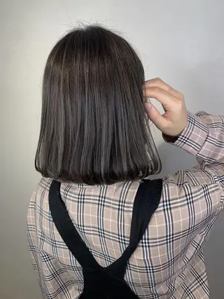 ミディアム ＿WHITE鳳店 アンダーバーホワイトのヘアスタイル