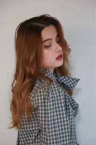 ロング カラー 平 ちひろのヘアスタイル