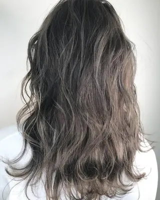 カラー ロング 濱川 佳奈のヘアスタイル