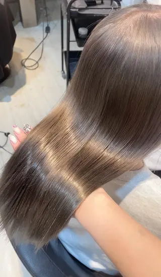 ミディアム カラー ブリーチ/髪質改善/ ハイトーン/暖色のヘアスタイル