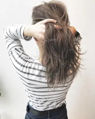 セミロング カラー AGU akariのヘアスタイル