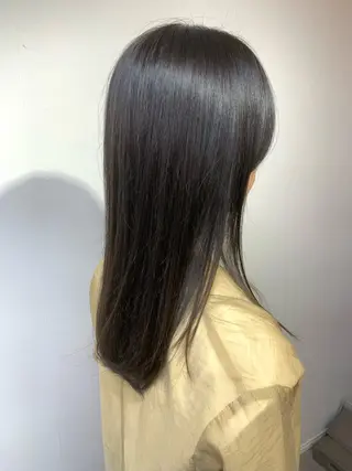 カラー ニシタニ コハルのヘアスタイル