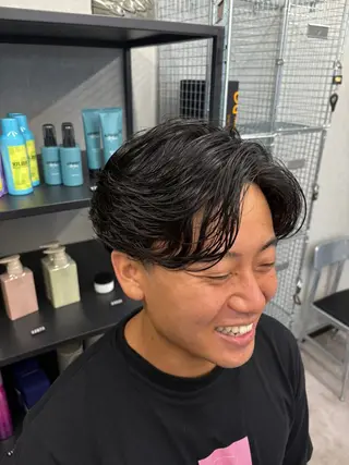 ミディアム パーマ メンズ 王道センターパート /GOUのヘアスタイル