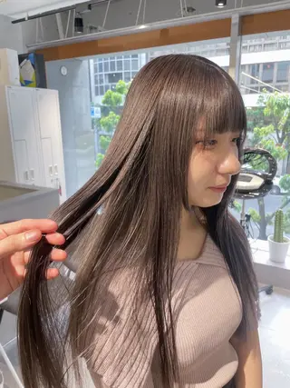 ロング カラー ikuma/ ミルクティーのヘアスタイル