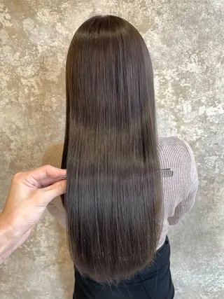 ロング 西岡 莉緒のヘアスタイル