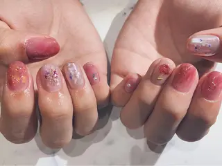 ショート カラー ネイル マツエク・マツパ illum hicariのネイルデザイン