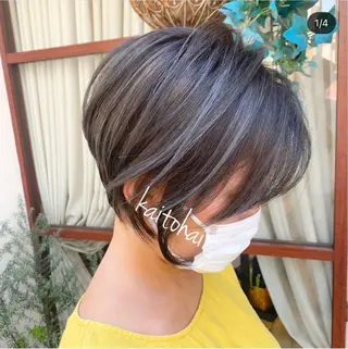 ショート カラー and .のヘアスタイル