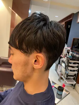 ショート こすげひろと カラー講師のヘアスタイル