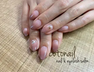 ミディアム ネイル ツメトマツゲ .のネイルデザイン