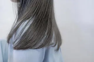 ロング カラー Armoire所属・安藤悠里/ハイトーン /デザインカラーのヘアスタイル