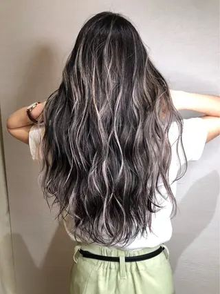 カラー jiire所属・ユイ コハルのヘアスタイル