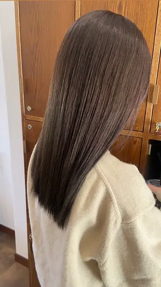 ミディアム カラー 江子 晴香のヘアスタイル