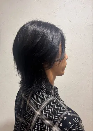 ミディアム カラー 室塚 志穏のヘアスタイル