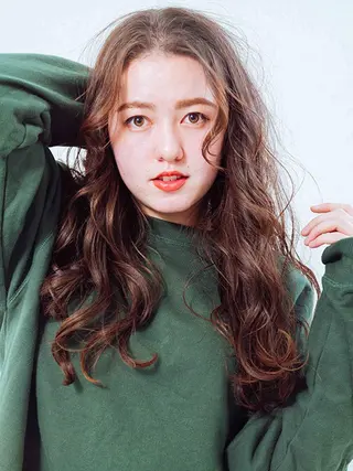 ロング カラー ヘアアレンジ 【公式】amble luxe池袋東口🩷のヘアスタイル