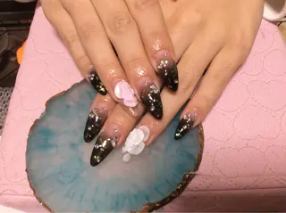 ネイル フラワー ムーンのネイルデザイン