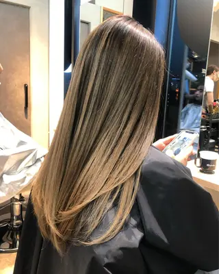 ロング カラー 顔タイプ診断®︎ ハイトーンカラーのヘアスタイル