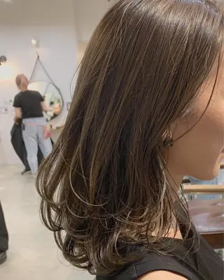 セミロング カラー ヘアアレンジ メンズ キッズ ネイル マツエク・マツパ 中津No.1髪質改善 店長✨透ける暗髪のヘアスタイル