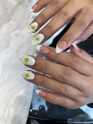 ネイル Shiori･:* 💫のネイルデザイン