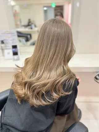 セミロング カラー 透明感ハイトーン/ ベージュ/りくと🦔のヘアスタイル