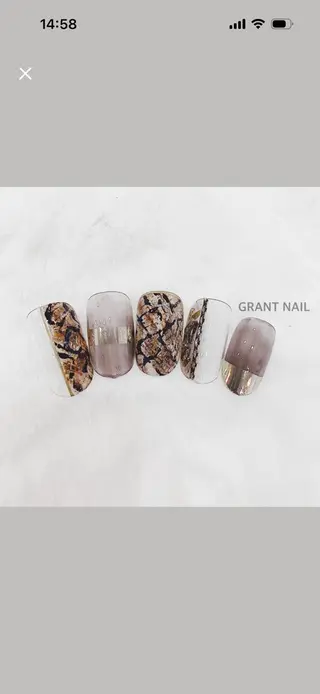 セミロング 小松 羅々のネイルデザイン