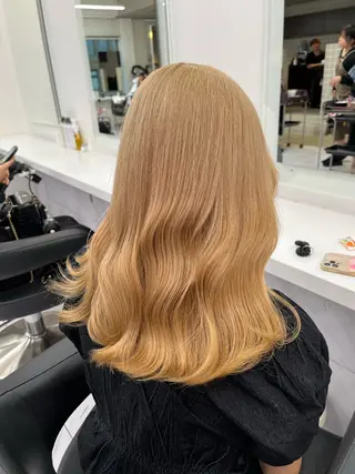 セミロング 寒色＆ブリーチ特化 寒色MiOのヘアスタイル