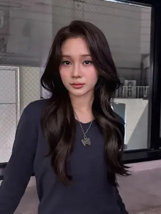 ロング カラー ALBUM新宿所属・リクト /レイヤーカットのヘアスタイル