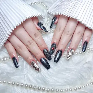 ネイル RAFFINE 月🦋🩵のネイルデザイン