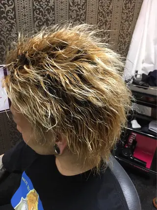 ショート パーマ メンズ 東風上 亮介のヘアスタイル