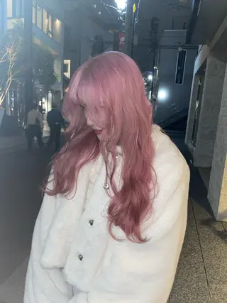 ロング カラー ミルクティー× グレージュMOMOのヘアスタイル