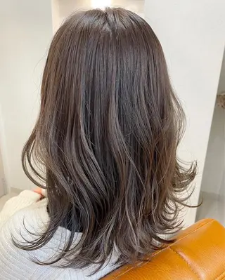 ミディアム カラー 小松崎 結花のヘアスタイル