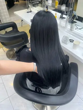 セミロング 寒色＆ブリーチ特化 寒色MiOのヘアスタイル