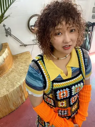 パーマ ミディアム qiieダブルカラー イルミナカラーのヘアスタイル