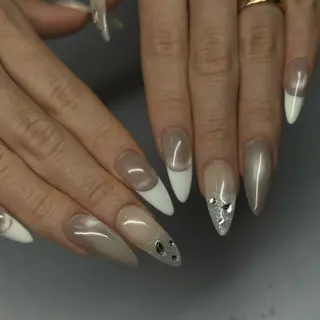 ネイル ⁸ᵃᵖᵖʸ🐝⋆゜ MöEのネイルデザイン