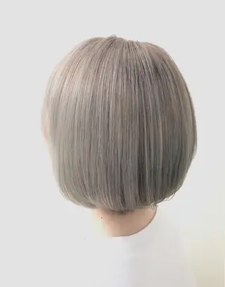 ショート カラー Zina SAKIのヘアスタイル