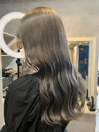 ロング ＿WHITE鳳店 アンダーバーホワイトのヘアスタイル